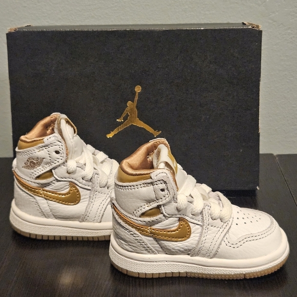 Nike Jordan 1 Retro High Top OG White N Gold 2c - Picture 4 of 9